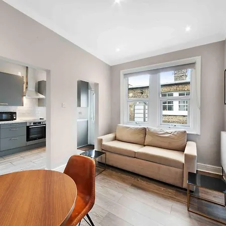 North Kensington Westfield 3 Bedroom New Deluxaprt
